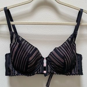NWOT Victoria’s Secret lined plunge bra
